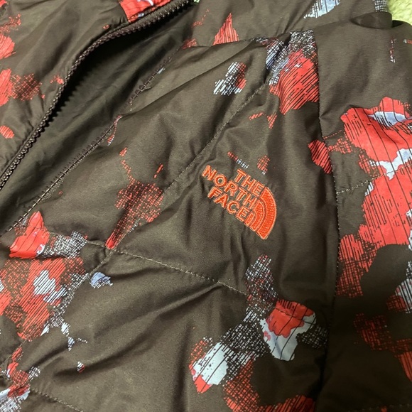 Patterned North Face Jacket - Picture 3 of 8